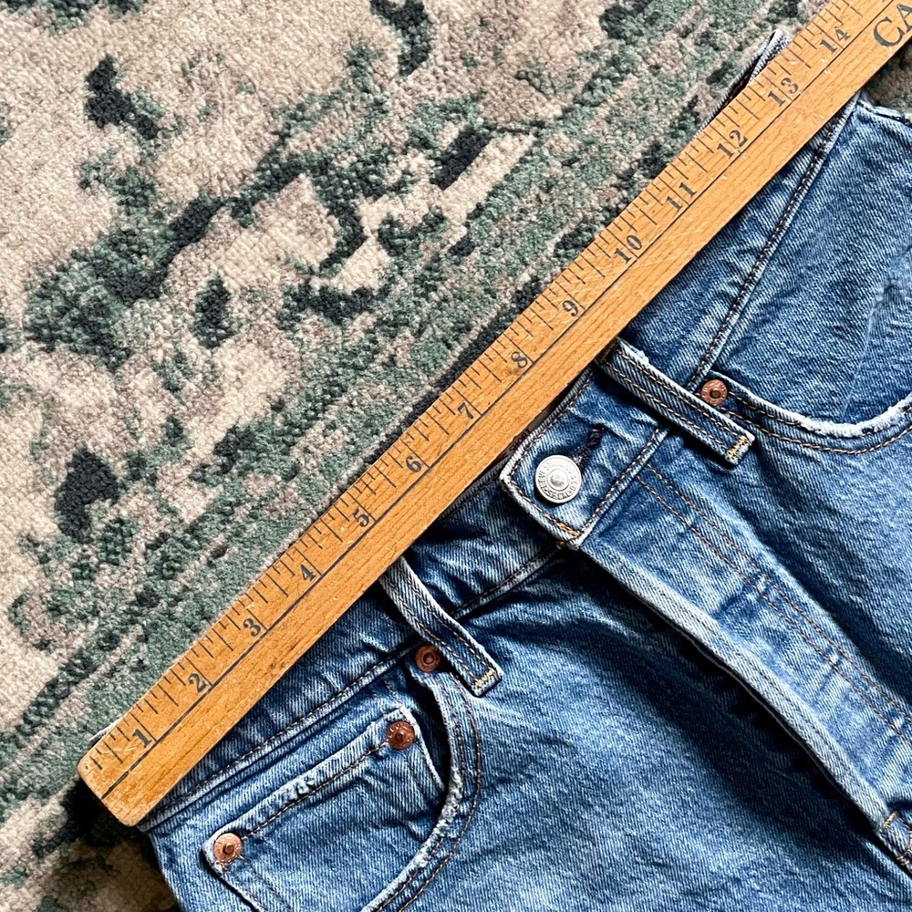 Levi’s Levi Strauss Medium Wash Ribcage Cut Off Jean Denim Shorts Button Fly - Picture 6 of 10